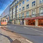 360º Rooftop And River View * ליסבון